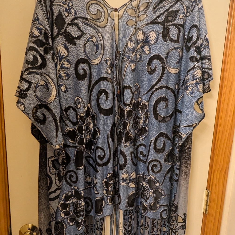 Kokomo Scroll Flower Blue Convertible Scarf. One size.
